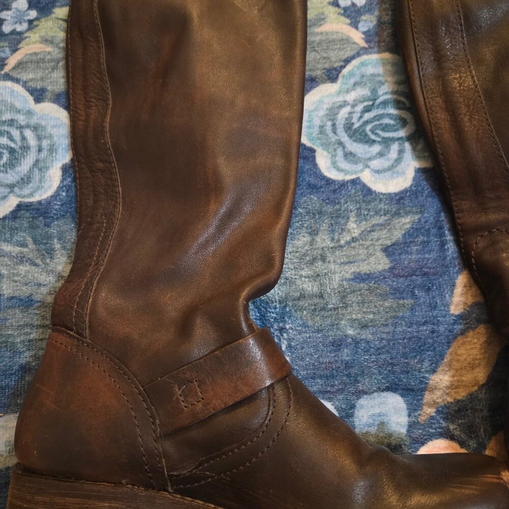 Frye Boots Size 6 B